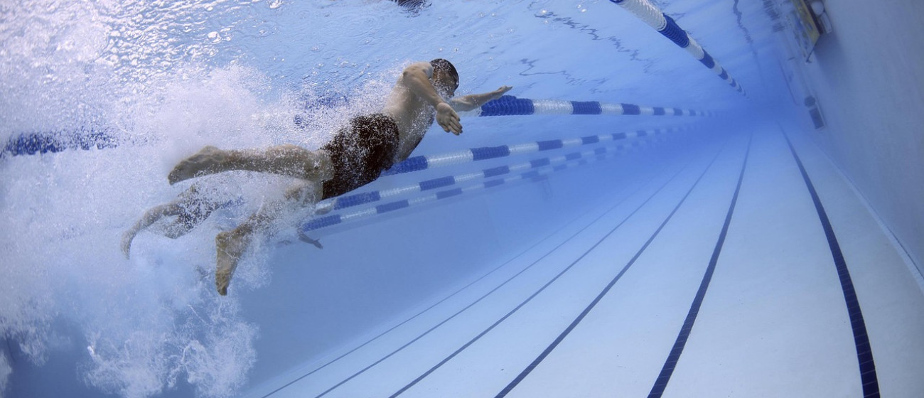 swimmers-79592_1280.jpg